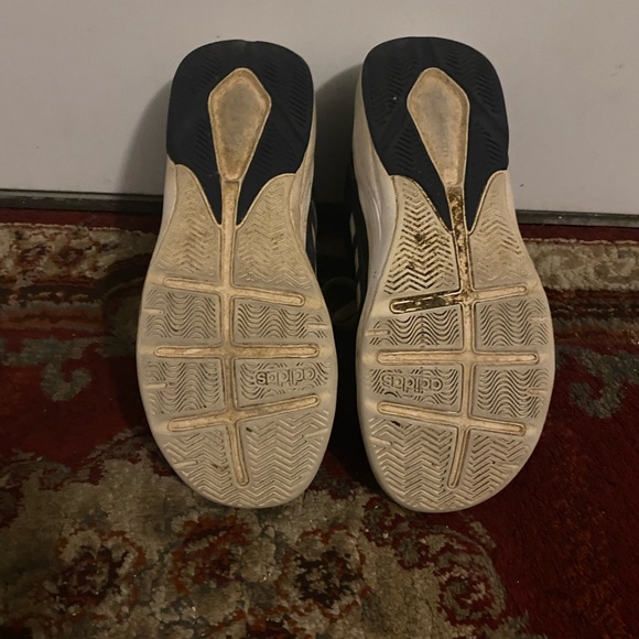 Adidas basketball shoes - Picture 3 of 3